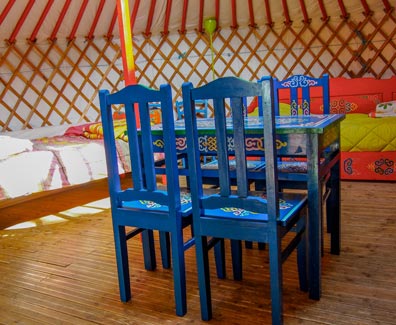 intérieur location yourtes bretagne